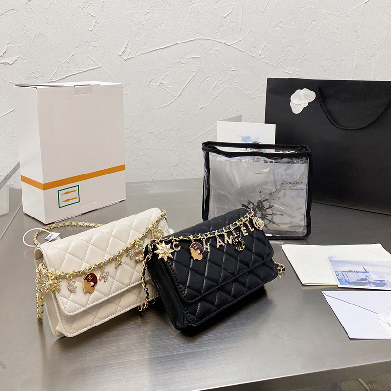 Mini Crossbody Bag Luxury Designs Women Handbags Lambs Leather Clutch With Badge Ang Gold Chain Flap Purse Sheepskin and original box exquisite packaging size 20 5 14
Mini Crossbody Bag Luxury Designs Women Handbags Lambs Leather Clutch With Badge Ang Gold Chain Flap Purse Sheepskin and original box exquisite packaging size 20 5 14