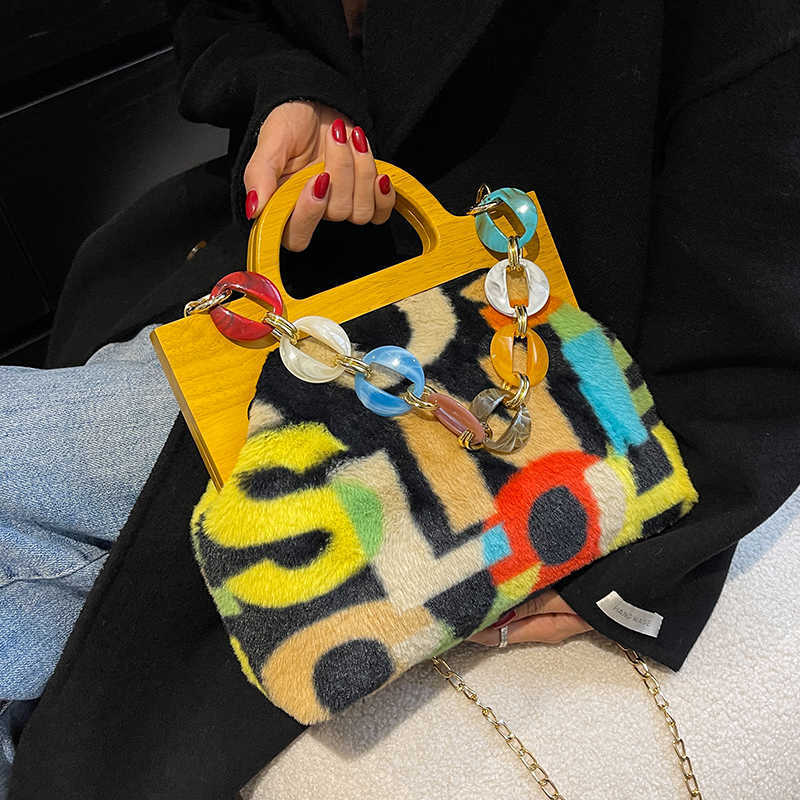 Brand Designer Faux Fur Plush Tote Handbags for Women 2022 Winter Ladies Chain Shoulder Bags With wooden Handle, Letter black
Brand Designer Faux Fur Plush Tote Handbags for Women 2022 Winter Ladies Chain Shoulder Bags With wooden Handle, Letter black