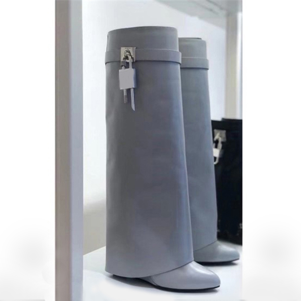 Latest Fashion Buckle Strap Metal Shark Lock Knee High Boots Autumn Winter Pointed Toe Wedged Long Booties Plain Soft Leather Padlock Designer Shoes Woman Plus Size, Brown
Latest Fashion Buckle Strap Metal Shark Lock Knee High Boots Autumn Winter Pointed Toe Wedged Long Booties Plain Soft Leather Padlock Designer Shoes Woman Plus Size, Brown