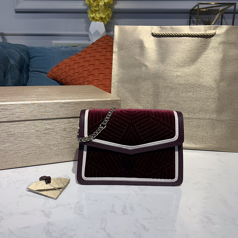 New product The shoulder bag has been reinterpreted B288126088 Purple velvet covers the body Soft delicate Interior Zipper Pocket loulou bag
New product The shoulder bag has been reinterpreted B288126088 Purple velvet covers the body Soft delicate Interior Zipper Pocket loulou bag