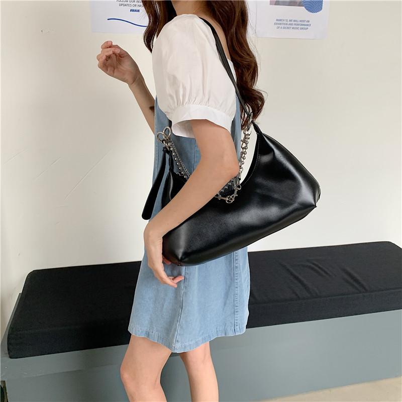 Women's Shoulder bags 2021 new Brand Designer ladies Chain Axillary bags Black pu leather female handbag bolsa franja
Women's Shoulder bags 2021 new Brand Designer ladies Chain Axillary bags Black pu leather female handbag bolsa franja