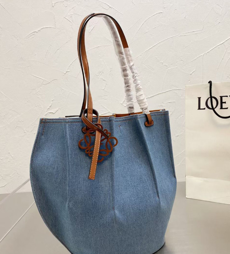 Women Hand Bags Capacity Loew Fashion Bag New 2021 Advanced Sense Versatile Summer Temperament Luxurys Designer Zmm, Red
Women Hand Bags Capacity Loew Fashion Bag New 2021 Advanced Sense Versatile Summer Temperament Luxurys Designer Zmm, Red