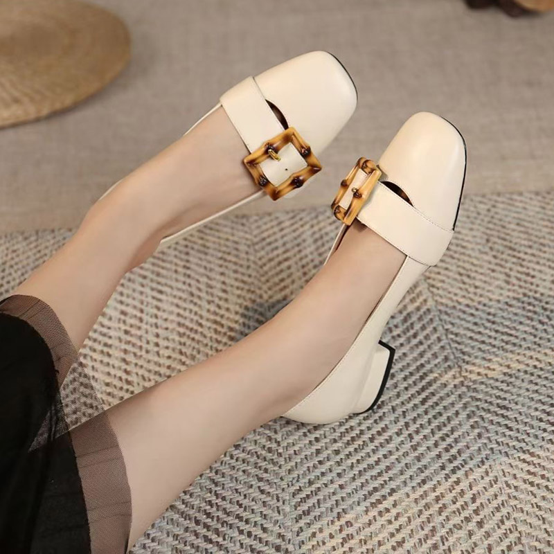 Classic womens leather loafer Shoes elongated toe horsebit stitched detail for size size35-41, White
Classic womens leather loafer Shoes elongated toe horsebit stitched detail for size size35-41, White