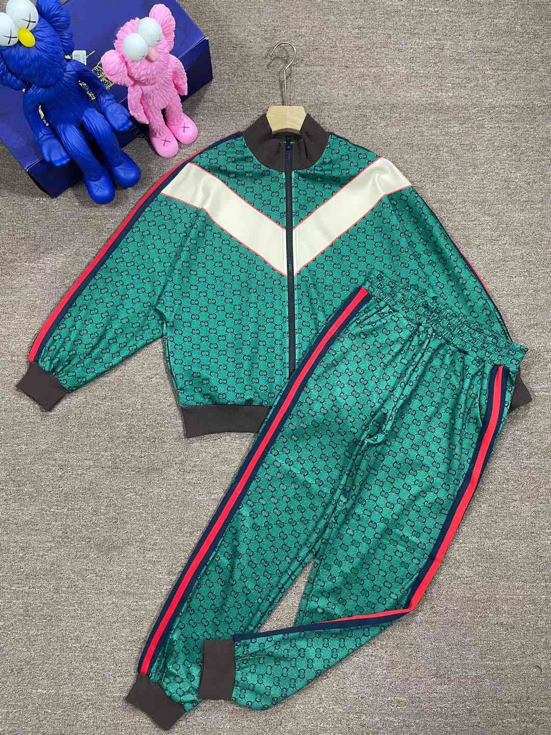 Fashion Sportswear sets womens desinger hooded sweatshirt and pants 2 piece suits bat long sleeve zipper jacket grils letter printing
Fashion Sportswear sets womens desinger hooded sweatshirt and pants 2 piece suits bat long sleeve zipper jacket grils letter printing