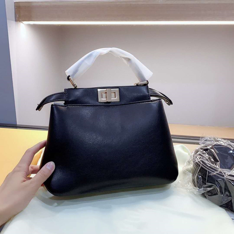 Original Leather Handbag Lady Shoulder Bags Crossbody Bag Fashion Metal Accessories Glossy Surface Turn Lock Removable Wide Shoulder Strap
Original Leather Handbag Lady Shoulder Bags Crossbody Bag Fashion Metal Accessories Glossy Surface Turn Lock Removable Wide Shoulder Strap
