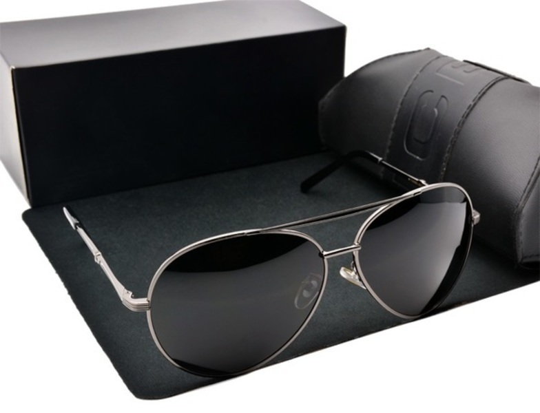 Men and women's glasses hot sale in 2021 new designer glasses polarized driving Sunglasses brand design Sunglasses with free glasses box
Men and women's glasses hot sale in 2021 new designer glasses polarized driving Sunglasses brand design Sunglasses with free glasses box