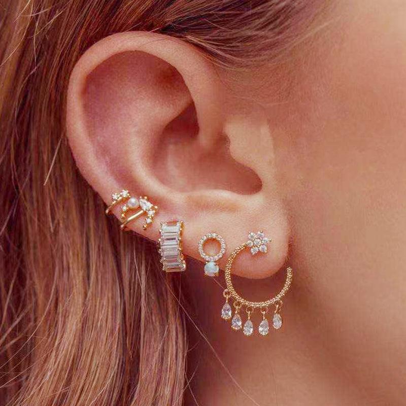 Stud 5Pcs/Set Korean Design C Shape Zircon Geometric Flowers Earrings For Women Female Bohemian Fashion Party Jewelry Gift Trend
Stud 5Pcs/Set Korean Design C Shape Zircon Geometric Flowers Earrings For Women Female Bohemian Fashion Party Jewelry Gift Trend