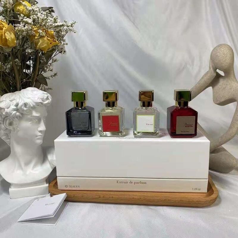 Top Quality The Fragrance Wardrobe Perfume Set Extrait De Perfum Rouge 540 Red Rose OUD Stain Mood 4*30ML Fast Delivery
Top Quality The Fragrance Wardrobe Perfume Set Extrait De Perfum Rouge 540 Red Rose OUD Stain Mood 4*30ML Fast Delivery