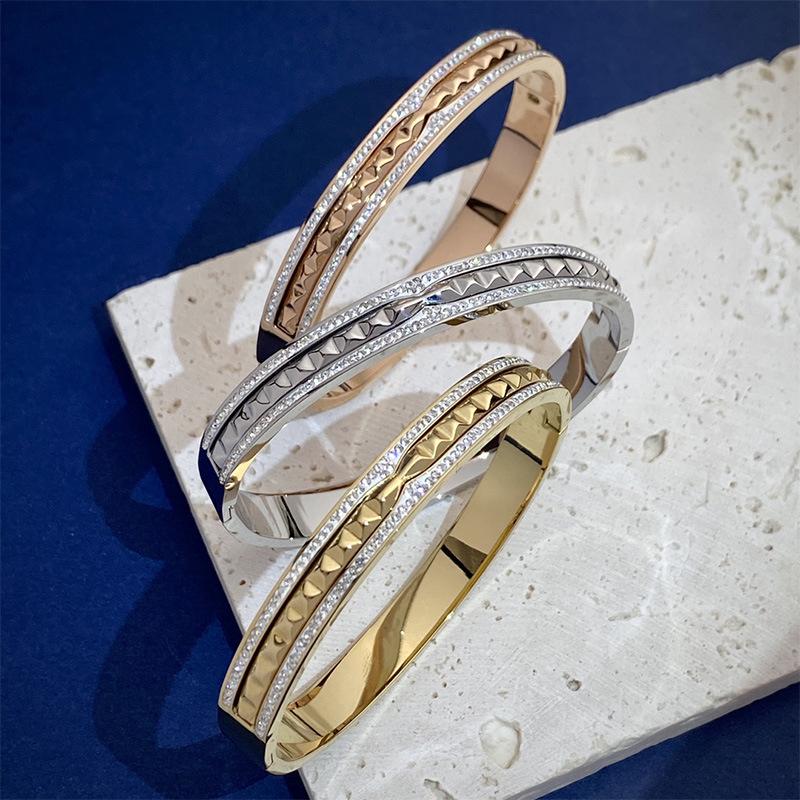 Bangle 2021 Fashion Jewelry Rhinestone 18k Gold Plated Stainless Steel Bracelets For Women
Bangle 2021 Fashion Jewelry Rhinestone 18k Gold Plated Stainless Steel Bracelets For Women