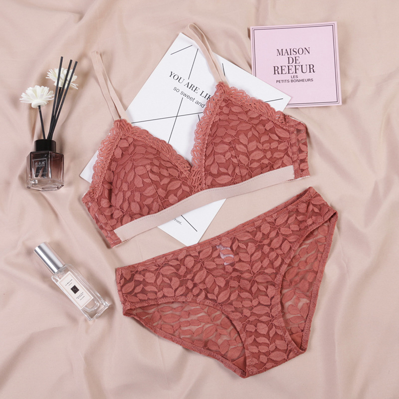 bras sets comfortable no steel ring insert triangle cup underwear pure cotton leaf lace contrast girl bra suit, Red;black
bras sets comfortable no steel ring insert triangle cup underwear pure cotton leaf lace contrast girl bra suit, Red;black