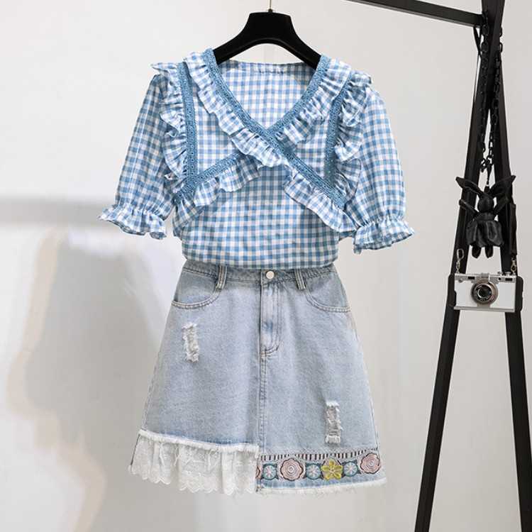 Korean Summer 2 Piece Set Fashion Plaid Ruffles Embroidery T-Shirt V-Neck Shirt Top + High Waist Denim Mini Skirts Suit 210526, Photo color
Korean Summer 2 Piece Set Fashion Plaid Ruffles Embroidery T-Shirt V-Neck Shirt Top + High Waist Denim Mini Skirts Suit 210526, Photo color