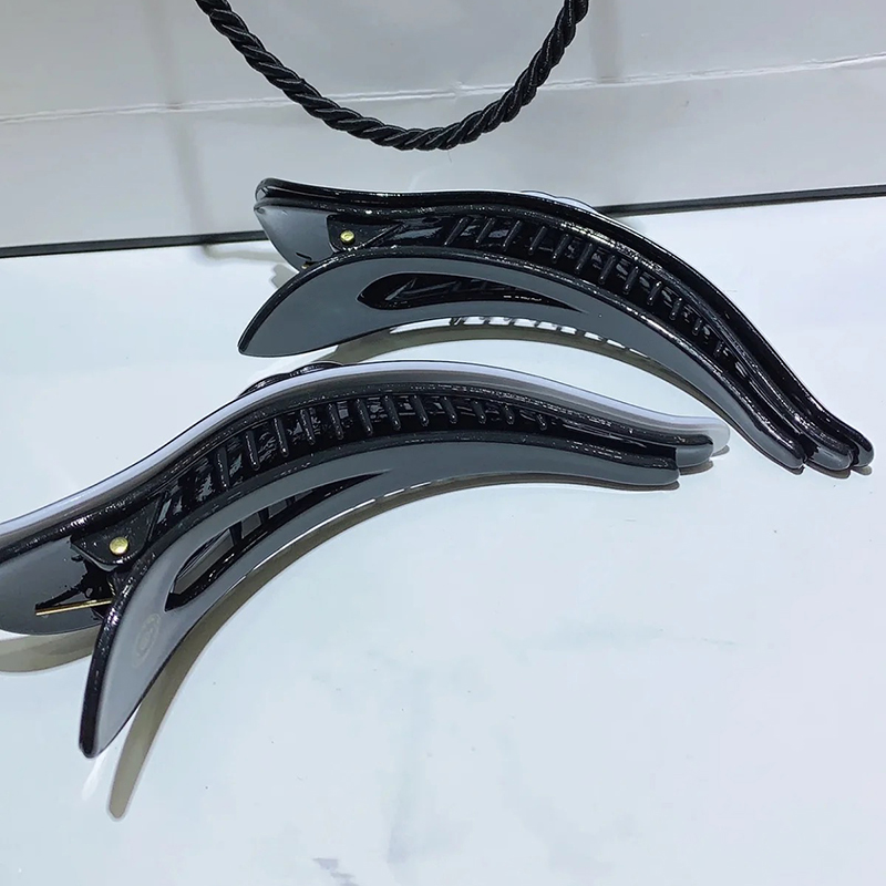 12X3CM Fashion black and white acrylic Shark clip claw clips hairpin for ladies favorite headdress jewelry accessories vip gifts
12X3CM Fashion black and white acrylic Shark clip claw clips hairpin for ladies favorite headdress jewelry accessories vip gifts