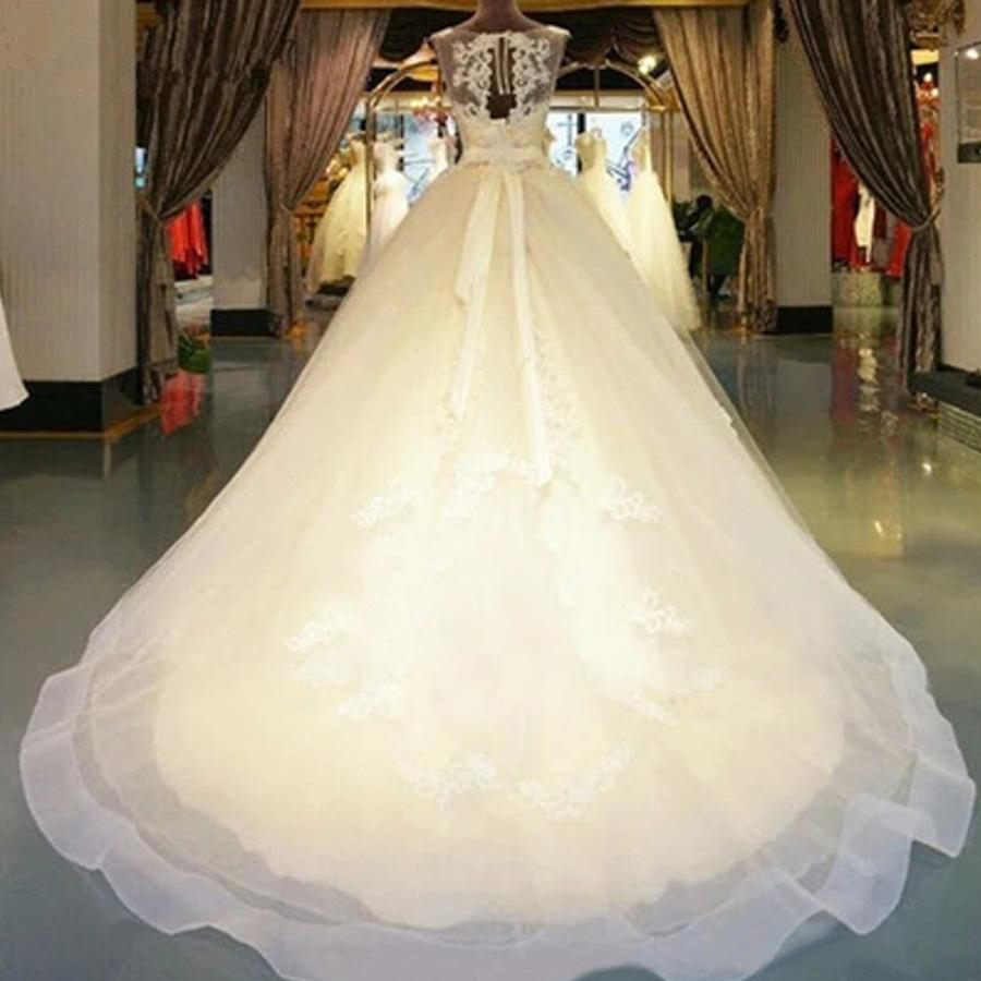2022 Beautiful Ball Gown Sleeveless Tulle Wedding Dresses Illusion Neckline Appliques Elegnat Bridal Gowns Custom Made Court Train