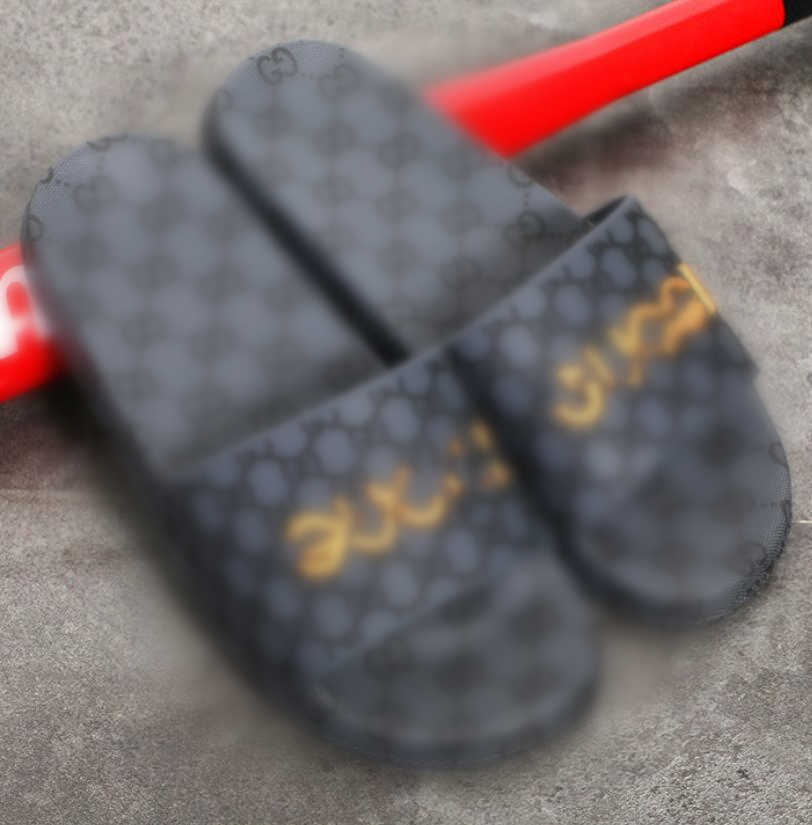 2022 Fashion designer slippers men women slides luxury shoes summer flat slipper trendy leather rubber sandal mens beach slide 35-47
2022 Fashion designer slippers men women slides luxury shoes summer flat slipper trendy leather rubber sandal mens beach slide 35-47