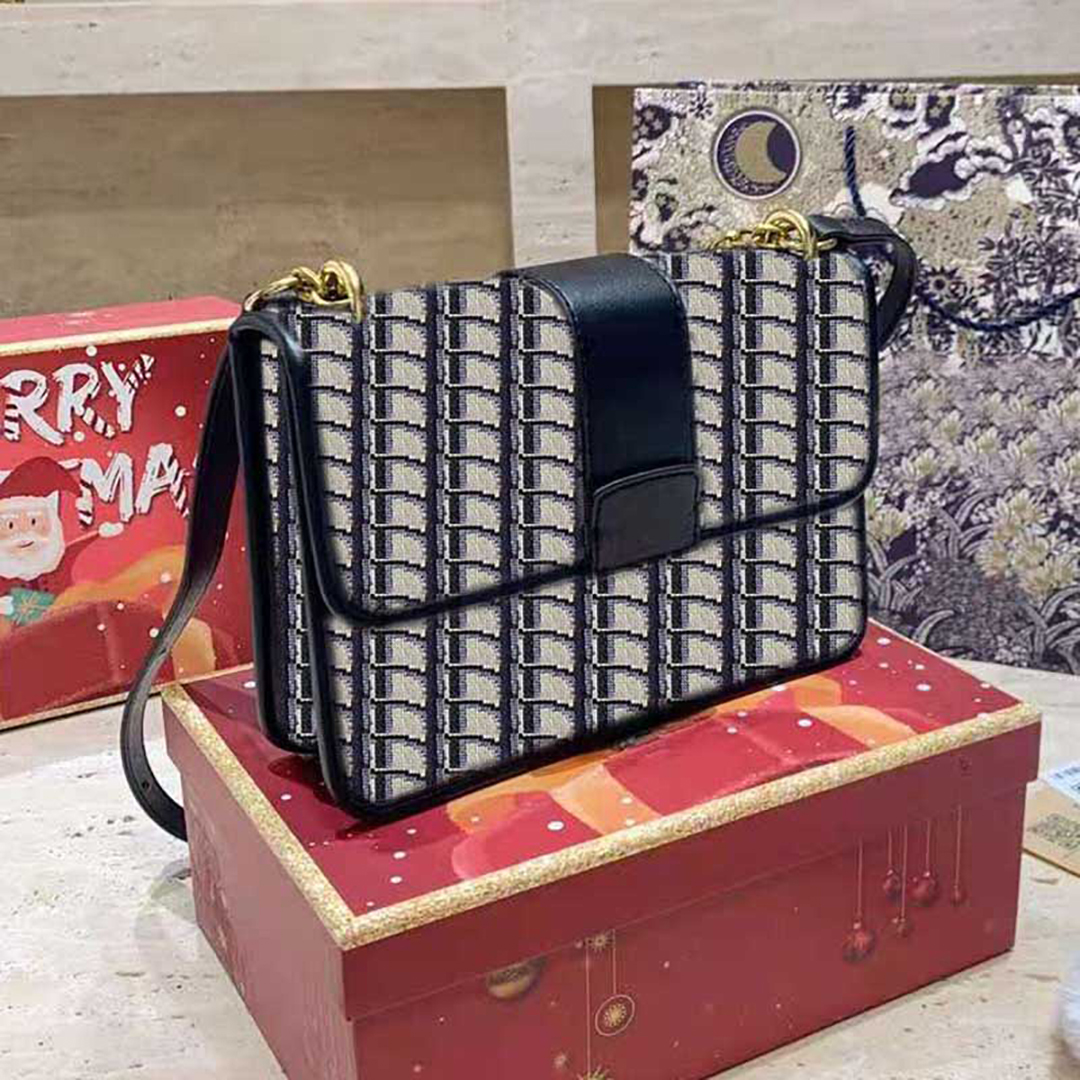 2021 New Shoulder Bags Top Quality Embroidered Crossbody Bags Fashion Designer Handbag Oblique black jacquard messenger bag Original box
2021 New Shoulder Bags Top Quality Embroidered Crossbody Bags Fashion Designer Handbag Oblique black jacquard messenger bag Original box