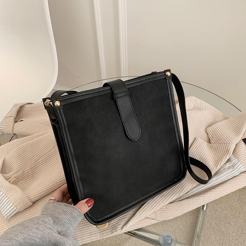 Retro Top-handle Shoulder Messenger Bag Large Capacity Women Handbags Totes Bags Fashion Simple PU Leather Crossbody Bags 2021, Coffee
Retro Top-handle Shoulder Messenger Bag Large Capacity Women Handbags Totes Bags Fashion Simple PU Leather Crossbody Bags 2021, Coffee