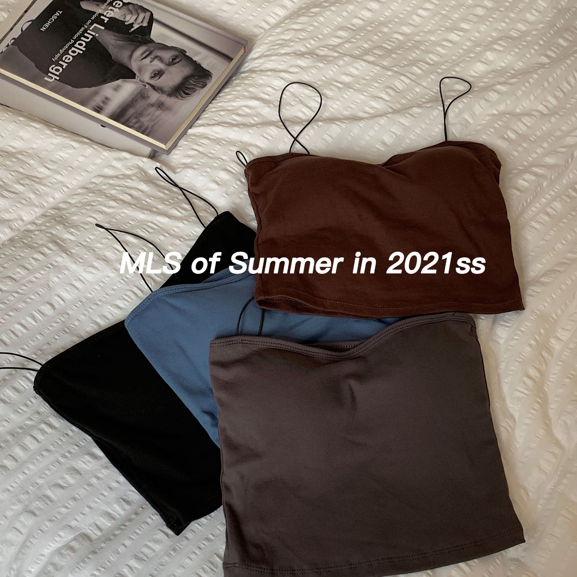 oil painting of girl camisole underwear padded design feeling small zhongmei back chest wrap underwear outer wear bottoming top, Black;white
oil painting of girl camisole underwear padded design feeling small zhongmei back chest wrap underwear outer wear bottoming top, Black;white