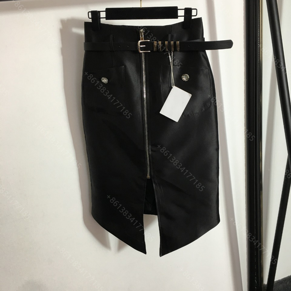 Sexy split zipper half skirt for women designer metal belt high waist dresses fashion stitching business casual black skirts, Not sold separately
Sexy split zipper half skirt for women designer metal belt high waist dresses fashion stitching business casual black skirts, Not sold separately