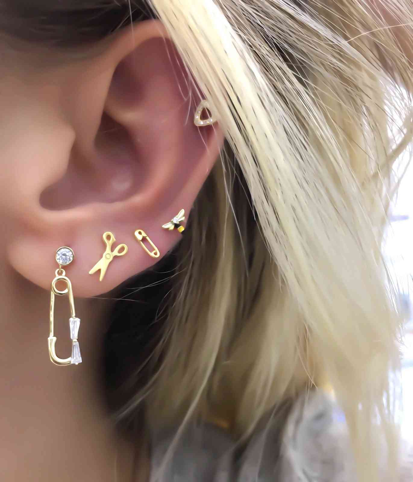 Gold fashion colorful cz paved cute animal honeybee stud earring 925sterling silver sweet adorable lovely women jewelry
Gold fashion colorful cz paved cute animal honeybee stud earring 925sterling silver sweet adorable lovely women jewelry