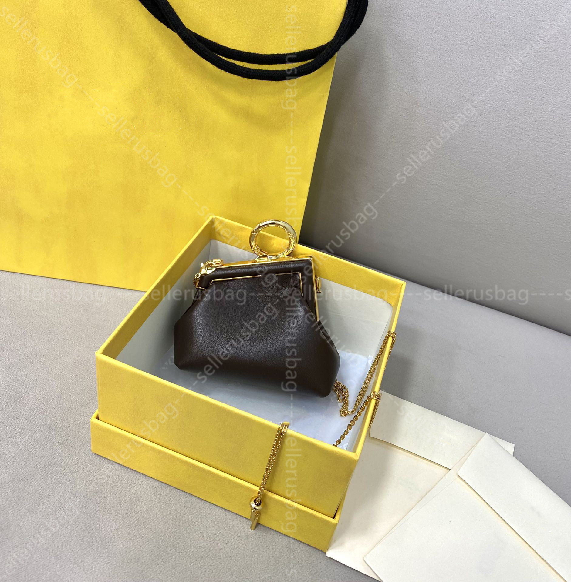 2021 Women shoulder bags mini bag Fashion designer Luxury Gold Silver chain purses genuine leather bags
2021 Women shoulder bags mini bag Fashion designer Luxury Gold Silver chain purses genuine leather bags