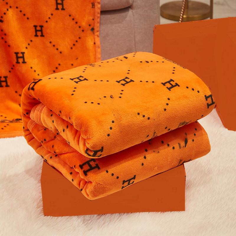 Luxury Velvet Blankets Fashion Letter Print Men Women Bathing Towel Winter Soft Touch Travel Blanket
Luxury Velvet Blankets Fashion Letter Print Men Women Bathing Towel Winter Soft Touch Travel Blanket