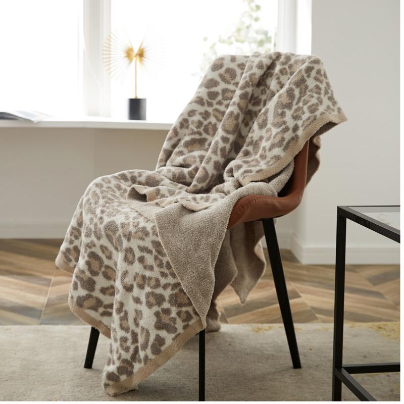 Blankets Thick Winter Warm Throw Blanket Three Color Jacquard Elegant Stripe Edge Delicate Leopard Knitted Bed Cozy Plaid
Blankets Thick Winter Warm Throw Blanket Three Color Jacquard Elegant Stripe Edge Delicate Leopard Knitted Bed Cozy Plaid