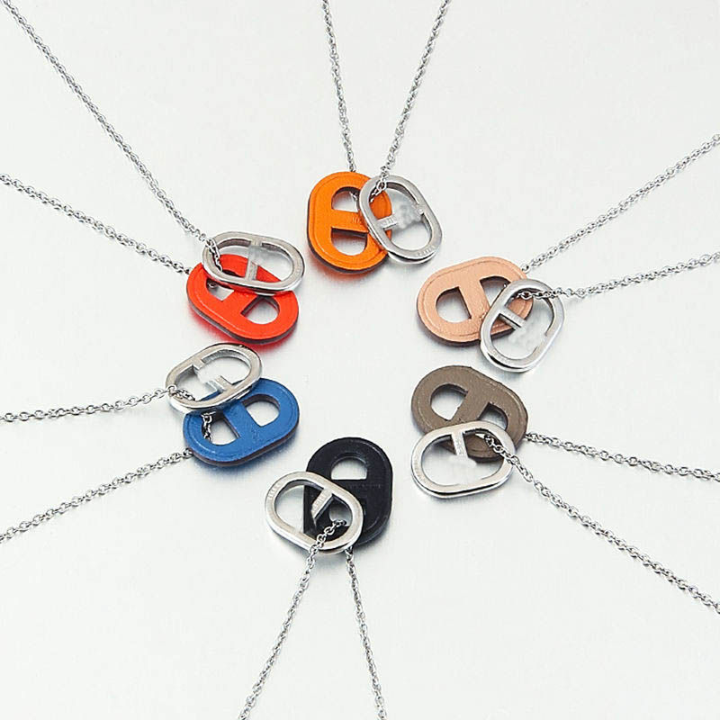 Jewelry Ladies herme Necklaces Love rings Pendant Screw Earrings carti Bracelet Van Party Wedding Couple Gift Fashion Luxury Cleef designer a6
Jewelry Ladies herme Necklaces Love rings Pendant Screw Earrings carti Bracelet Van Party Wedding Couple Gift Fashion Luxury Cleef designer a6