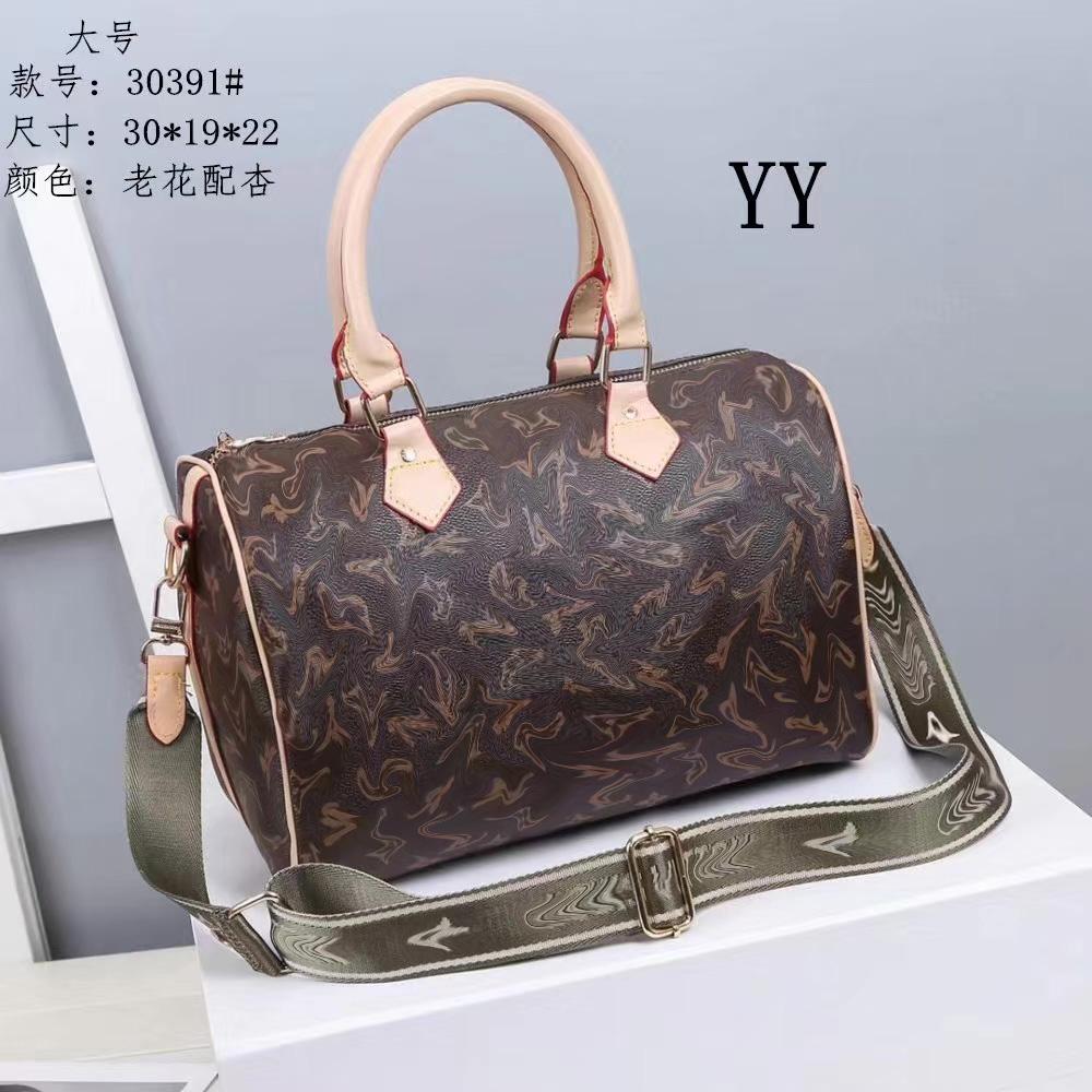 Women Luxurys Designers Bags 2021 men Messenger Travel bag Classic Style Fashion-bags Shoulder-Bags Lady Totes handbags 30 cm With key lock
Women Luxurys Designers Bags 2021 men Messenger Travel bag Classic Style Fashion-bags Shoulder-Bags Lady Totes handbags 30 cm With key lock