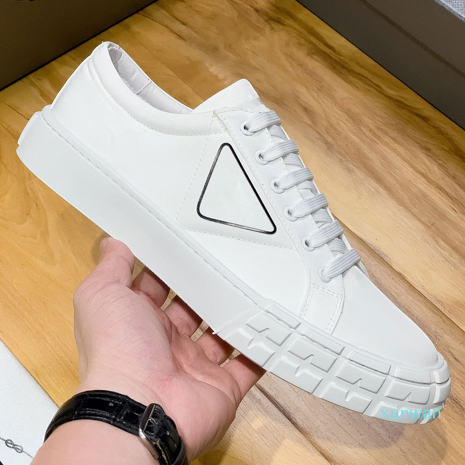 Luxurys designer high quality men's canvas casual shoes spring autumn fashion comfortable black and white outdoor platform with box
Luxurys designer high quality men's canvas casual shoes spring autumn fashion comfortable black and white outdoor platform with box