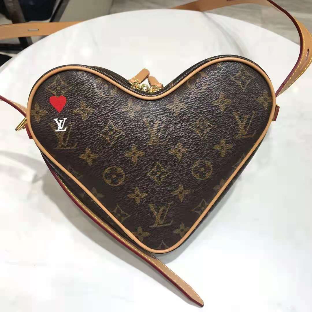 Louis Vuitton Love heart shape Fashion Shoulder LV Bag Genuine Leather Ladies purse Luxury bags Designer Bags Messenger Bag
Louis Vuitton Love heart shape Fashion Shoulder LV Bag Genuine Leather Ladies purse Luxury bags Designer Bags Messenger Bag