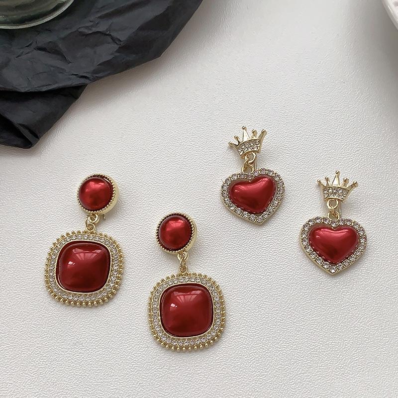 Dangle & Chandelier Korean Graceful Female Temperament Rhinestones Geometric Square Crown Love Red Earrings Fashion Women's Jewelry Accessor
Dangle & Chandelier Korean Graceful Female Temperament Rhinestones Geometric Square Crown Love Red Earrings Fashion Women's Jewelry Accessor