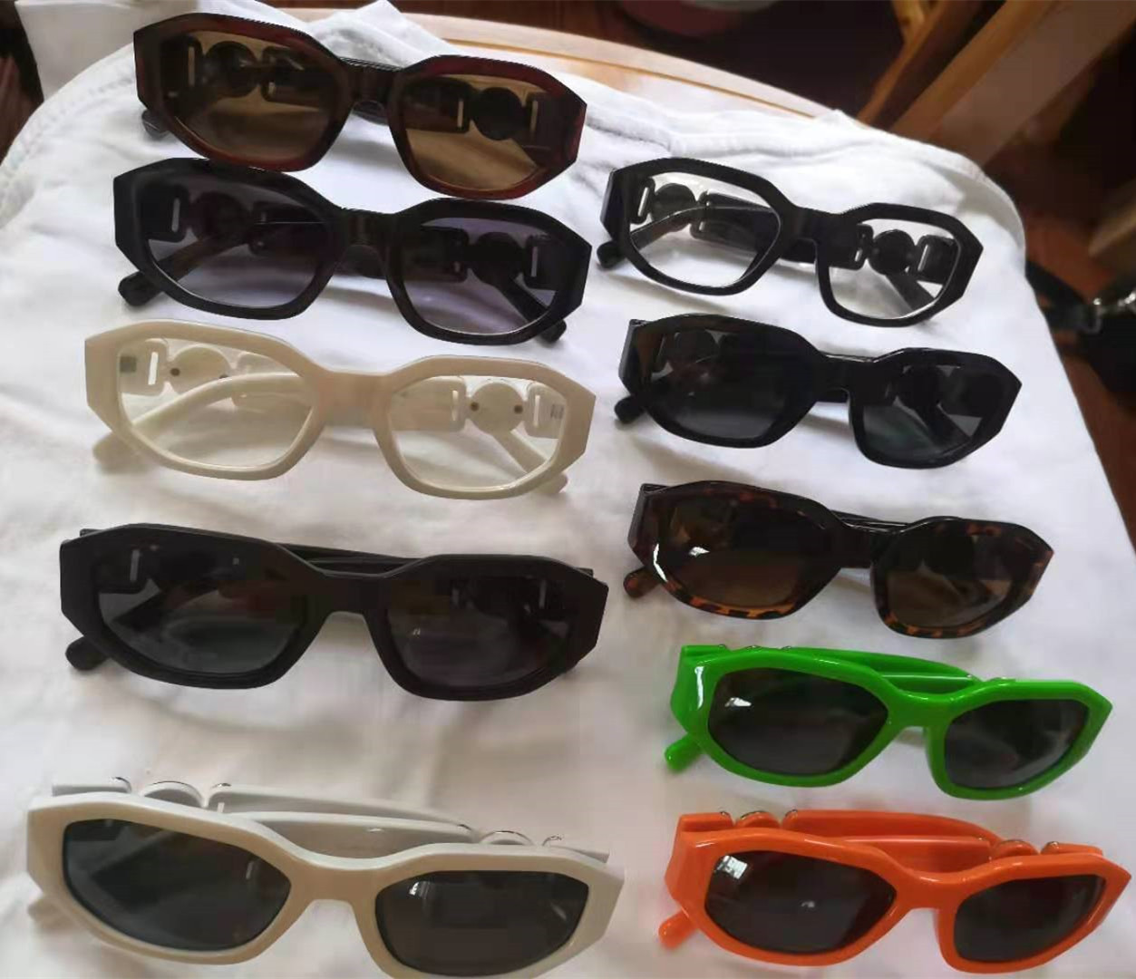 Small Retro Sunglasses Men Women Rivet Leopard Tea Shades Vintage NEW designer Glasses Oculos UV400 10 colors Gafas De Sol 10PCS Fast ship factory price
Small Retro Sunglasses Men Women Rivet Leopard Tea Shades Vintage NEW designer Glasses Oculos UV400 10 colors Gafas De Sol 10PCS Fast ship factory price