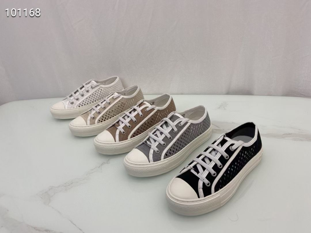 Luxury Designer 2021 Muller Shoes Electric Embroidery Lace-up Casual Leather Float Sizes 35-40, Black
Luxury Designer 2021 Muller Shoes Electric Embroidery Lace-up Casual Leather Float Sizes 35-40, Black