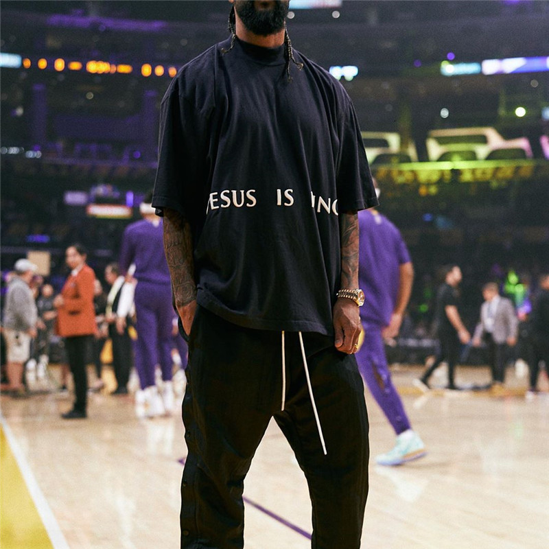 New 2021 Kanye West Oil Painted Letter Foam Loose t Shirts Men and Women High Street Short Sleeve Oversize Tshirt Turtleneck WPH6, Pic color3
New 2021 Kanye West Oil Painted Letter Foam Loose t Shirts Men and Women High Street Short Sleeve Oversize Tshirt Turtleneck WPH6, Pic color3