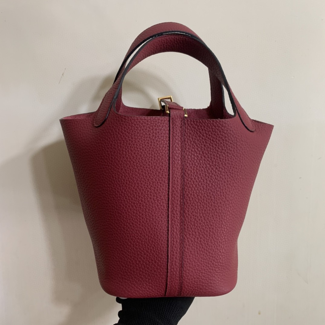 18CM TOTES LUXURY HANDBAG brand bucket PURSE handmade stitching with wax line togo leather many colors to choose whosale price, Blue brume
18CM TOTES LUXURY HANDBAG brand bucket PURSE handmade stitching with wax line togo leather many colors to choose whosale price, Blue brume