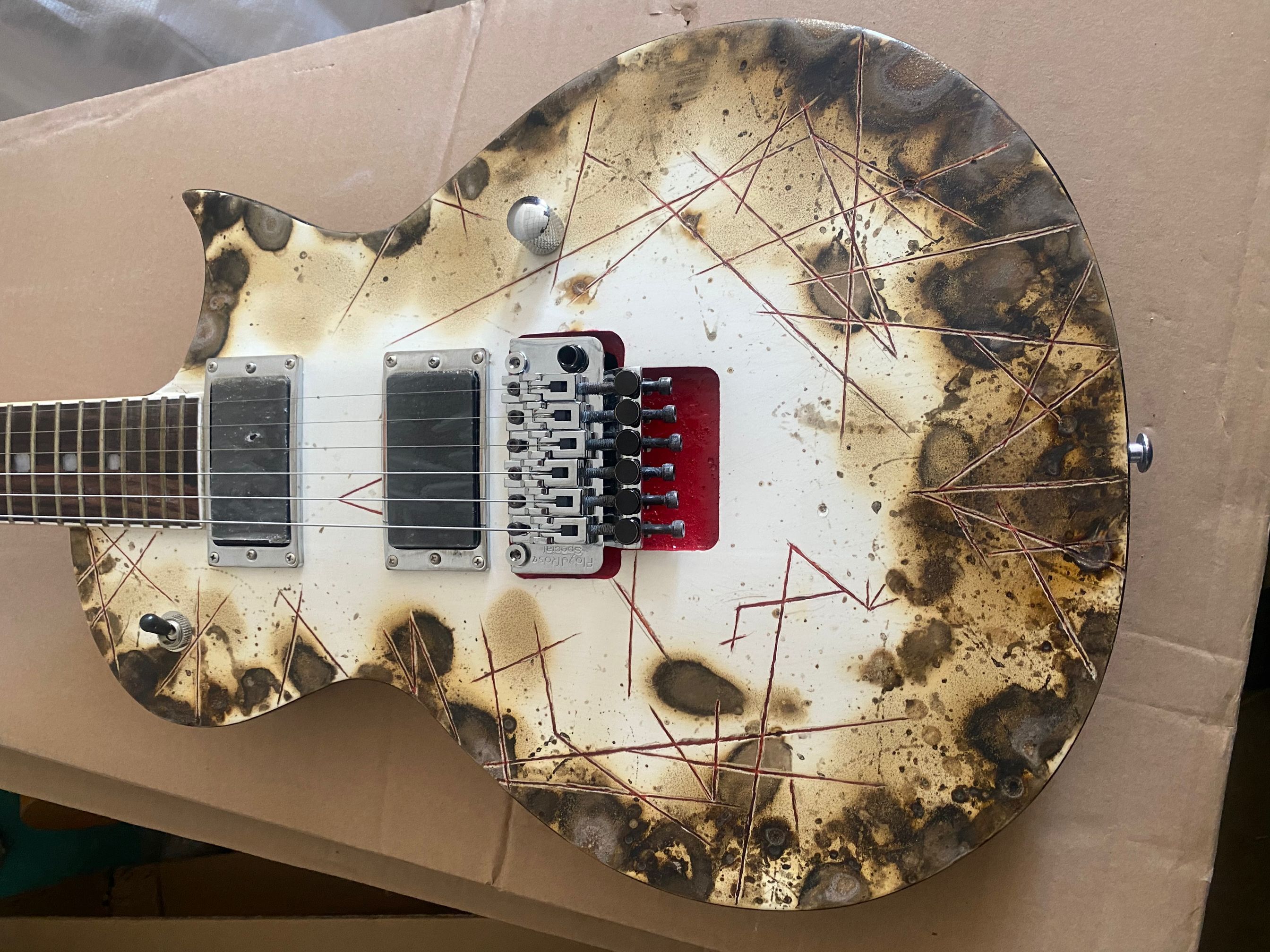 Metallica Heavy Relic LTD RZK Hand Work Paint Electric Guitar Christian Cross Inlay, Floyd Rose Tremolo Bridge, EMG Pickups, 9V Battery Box
Metallica Heavy Relic LTD RZK Hand Work Paint Electric Guitar Christian Cross Inlay, Floyd Rose Tremolo Bridge, EMG Pickups, 9V Battery Box