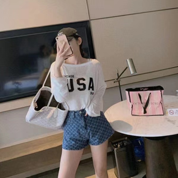 Vintage Blue jacquard denim shorts 2021 European version simple fashion student trend high waist casual pants, White;black
Vintage Blue jacquard denim shorts 2021 European version simple fashion student trend high waist casual pants, White;black