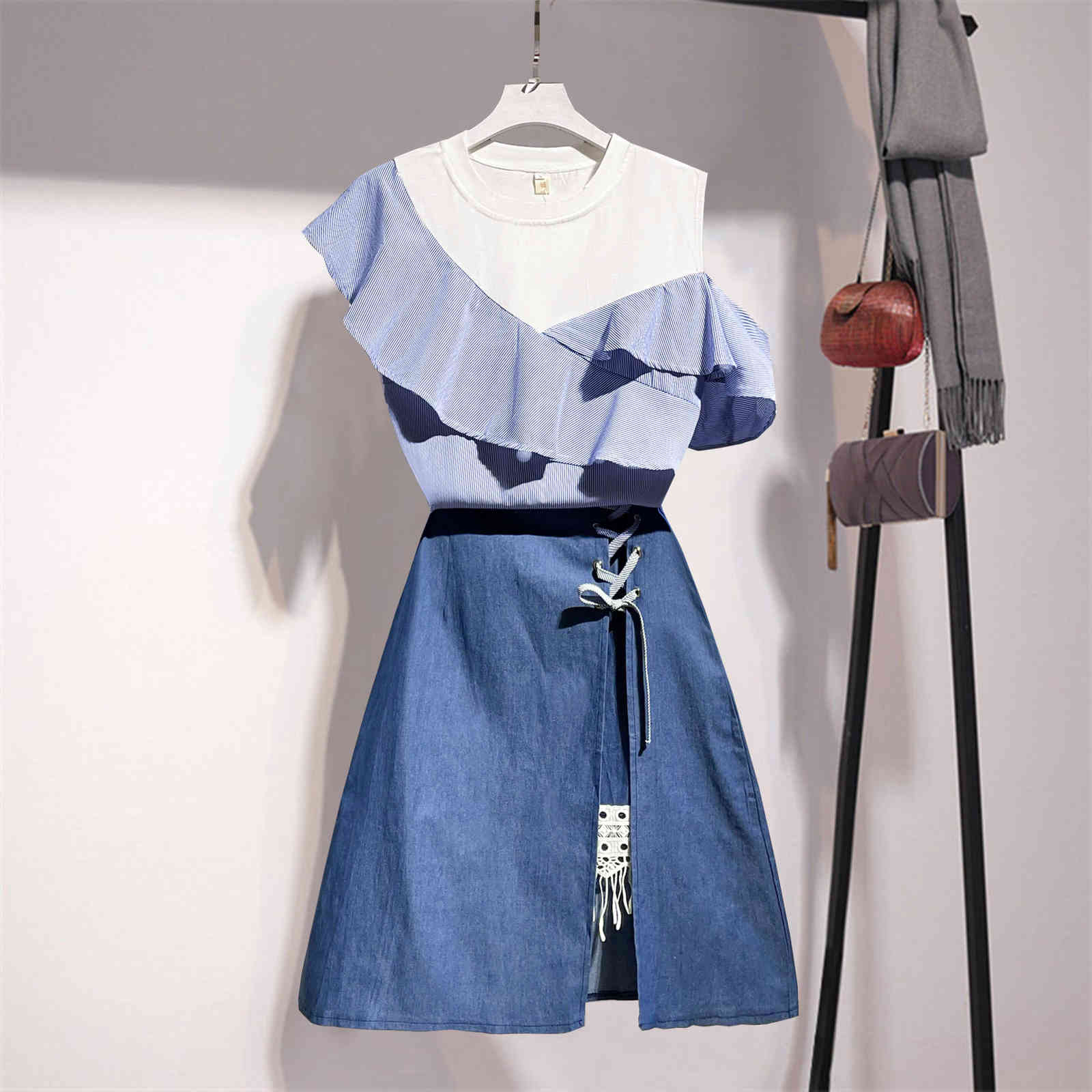 Women's suit summer style leaky shoulder ruffled top denim half-length skirt fashion two-piece western 210525, Blue
Women's suit summer style leaky shoulder ruffled top denim half-length skirt fashion two-piece western 210525, Blue