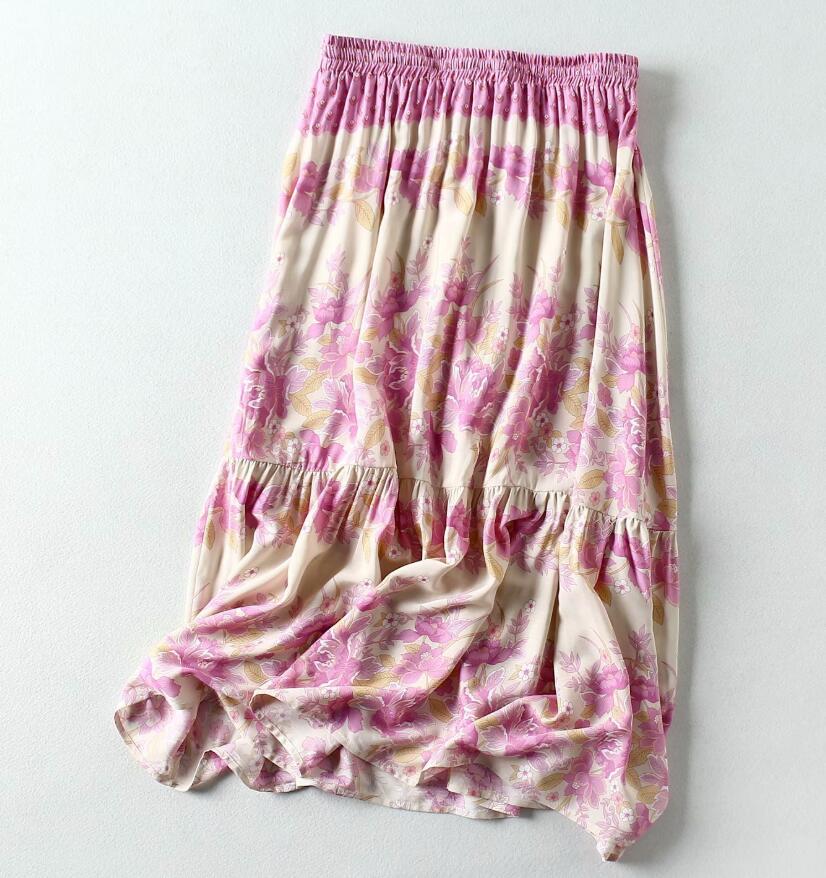 2021 Bohemian Stream Flower Print Long Skirt Stitching Ruched Ruffle Hem Holiday Women Adjust Elastic Waist Swing Skirts Beach, Red
2021 Bohemian Stream Flower Print Long Skirt Stitching Ruched Ruffle Hem Holiday Women Adjust Elastic Waist Swing Skirts Beach, Red