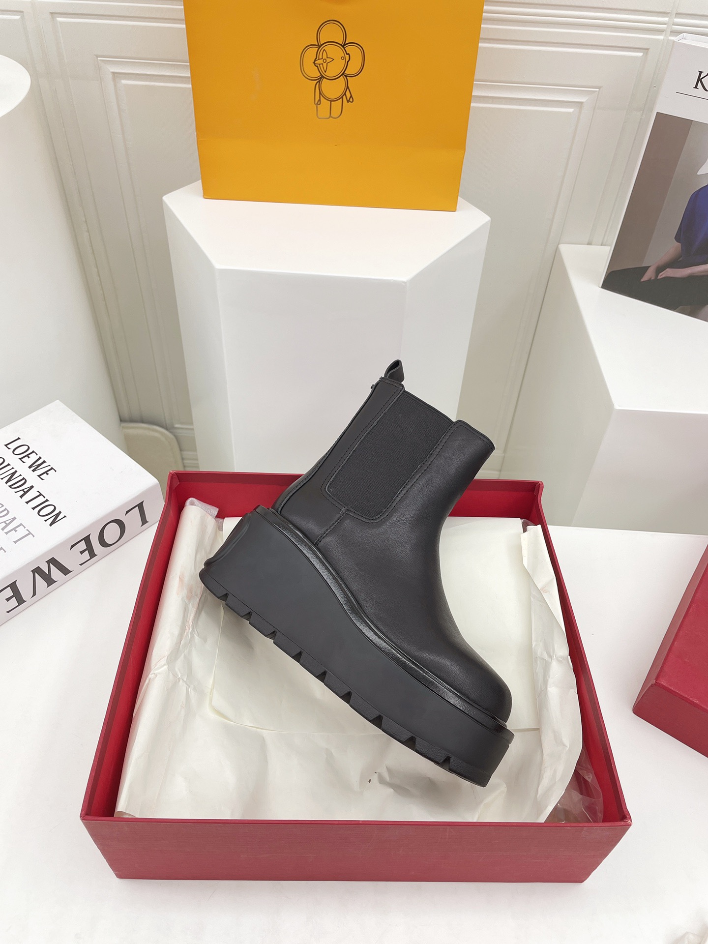 2021 designer's latest customized logo women's boots leather non slip rubber sole luxury comfort exquisite technology high quality, Box
2021 designer's latest customized logo women's boots leather non slip rubber sole luxury comfort exquisite technology high quality, Box