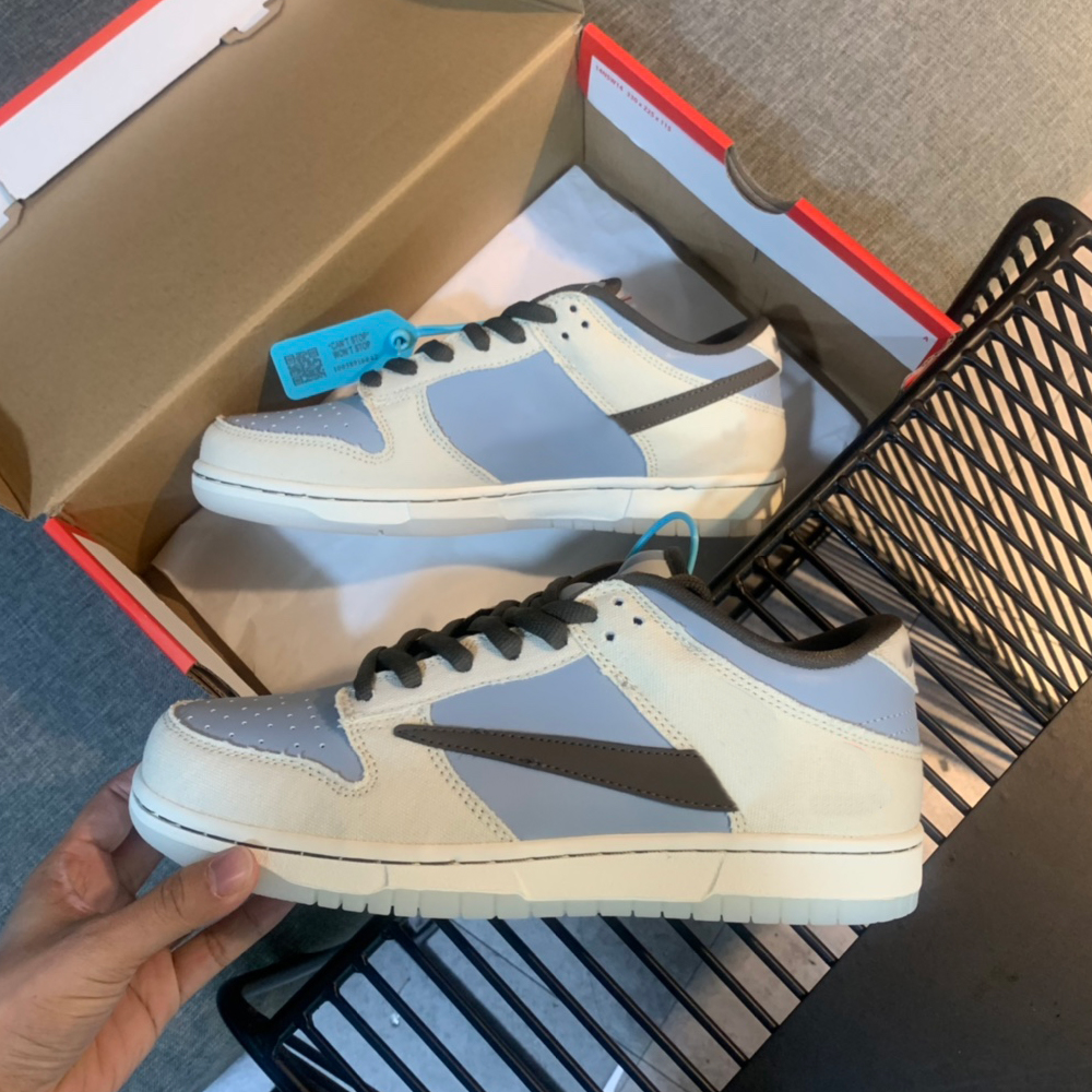 2021 men women running shoes basketball shoess SB Low Pro QS dancing bear Valentine's Day limited sports shoes Chunky Strange Love UNC TLuxury rainers topSneakers 04, Box
2021 men women running shoes basketball shoess SB Low Pro QS dancing bear Valentine's Day limited sports shoes Chunky Strange Love UNC TLuxury rainers topSneakers 04, Box