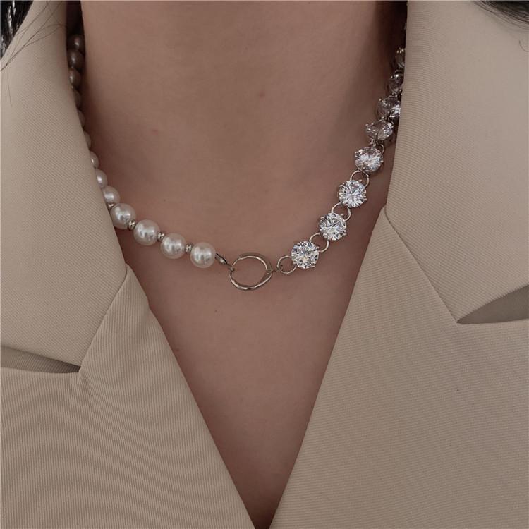 Chokers Korean Exquisite Pearl Splicing Necklace Fashion Temperament Simple Versatile Clavicle Chain Women's Jewelry
Chokers Korean Exquisite Pearl Splicing Necklace Fashion Temperament Simple Versatile Clavicle Chain Women's Jewelry