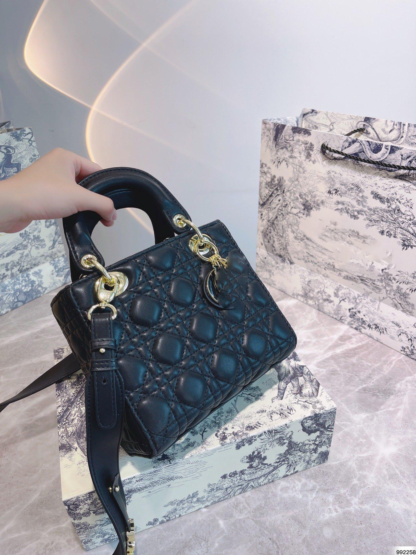 2022 Fashion Ladies Classic Evening Bags Flip Tote Bags Wallets Handbags Backpacks Style Top 3A Brand Mini Designer Luxury Waist Ladies Bags
2022 Fashion Ladies Classic Evening Bags Flip Tote Bags Wallets Handbags Backpacks Style Top 3A Brand Mini Designer Luxury Waist Ladies Bags