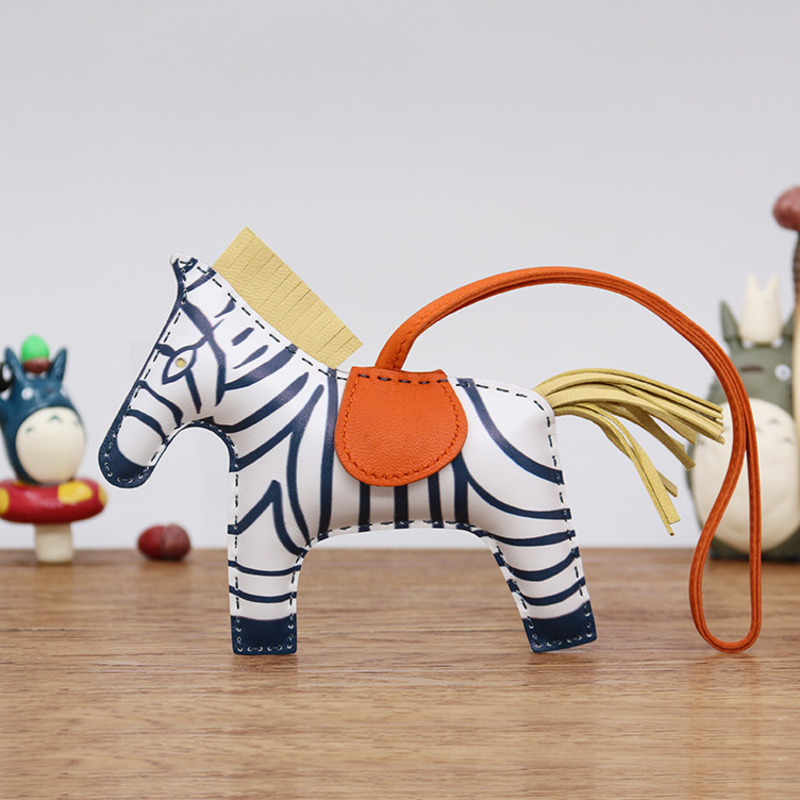 Brand New Zebra Charm Handmade Real Sheep Horse Bag Pendant Top Leather Handbag Ornament Keychains Woman Accessory Hot
Brand New Zebra Charm Handmade Real Sheep Horse Bag Pendant Top Leather Handbag Ornament Keychains Woman Accessory Hot