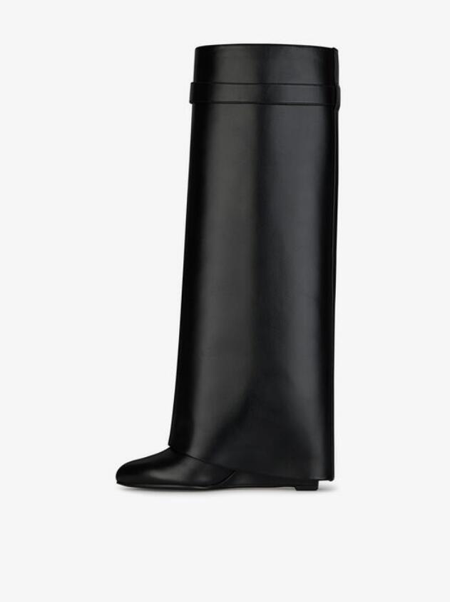 SHARK LOCK boots Designer luxury women boot leather silver gold finish Knee asymmetrical metal padlock clad wedge almond shaped toe heel height booted, Color 2
SHARK LOCK boots Designer luxury women boot leather silver gold finish Knee asymmetrical metal padlock clad wedge almond shaped toe heel height booted, Color 2