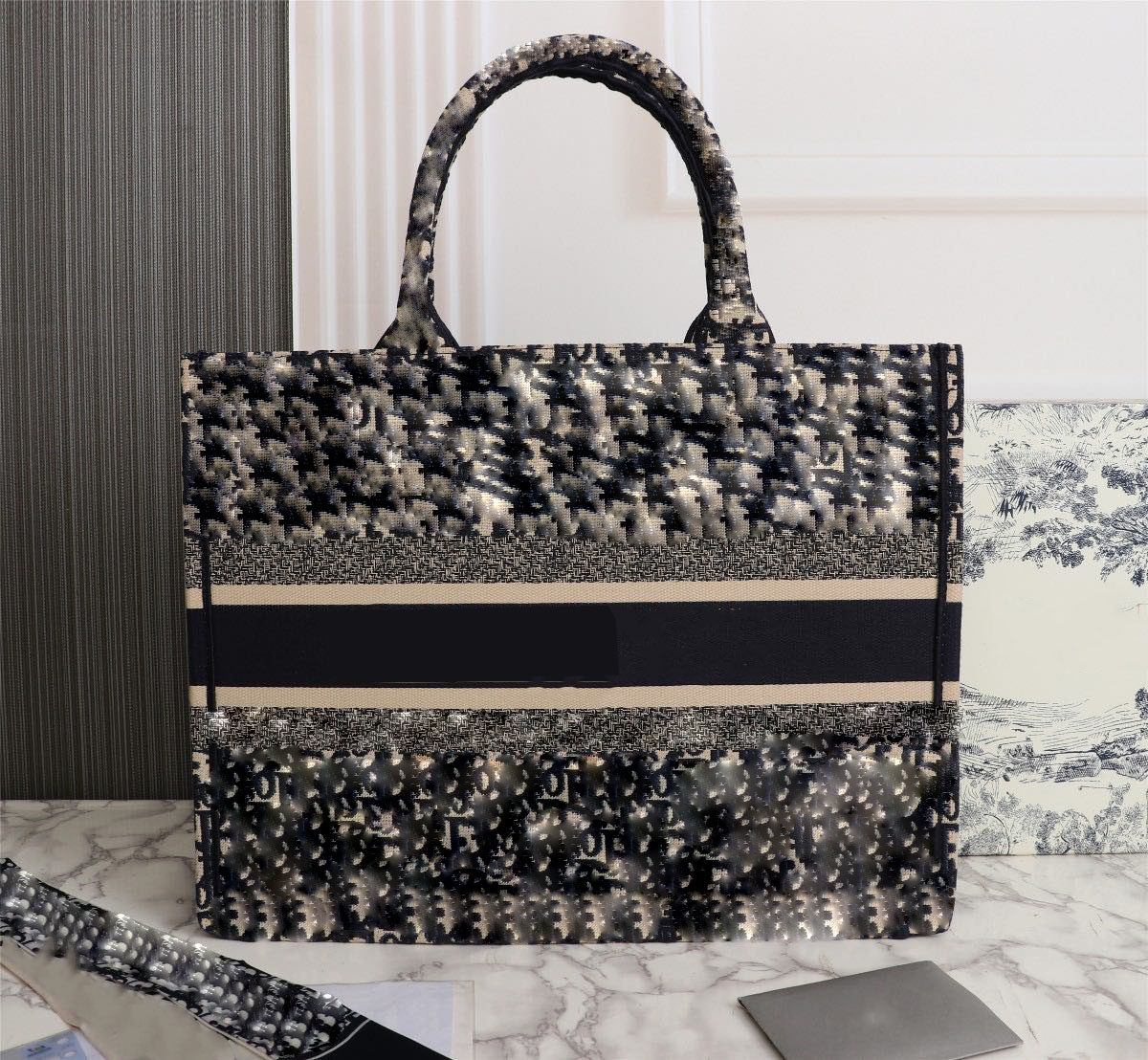 Totes PU fashion Embroidery temperament leisure time Portable Female bag Saddle bag, Black
Totes PU fashion Embroidery temperament leisure time Portable Female bag Saddle bag, Black