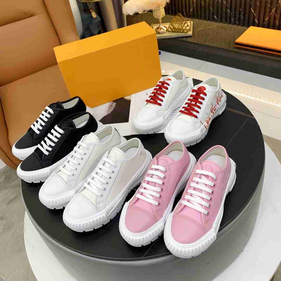 Designer women squad sneaker boot canvas shoes Black white casual Platform shoe Womens sneakers Genuine Leather Flat Oversized Sole sport chaussure, Custom color
Designer women squad sneaker boot canvas shoes Black white casual Platform shoe Womens sneakers Genuine Leather Flat Oversized Sole sport chaussure, Custom color