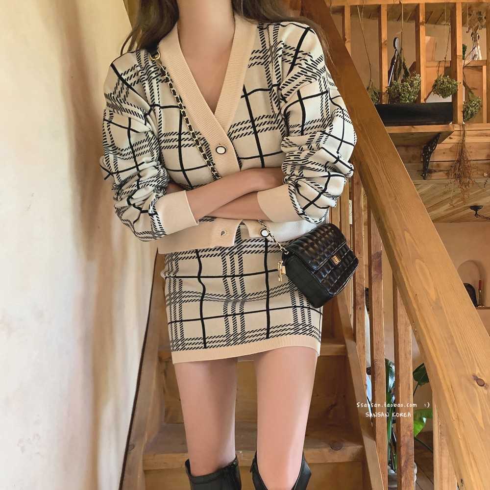 Korean ins spring V-neck plaid short knit sweater with hip skirt two-piece female 210708