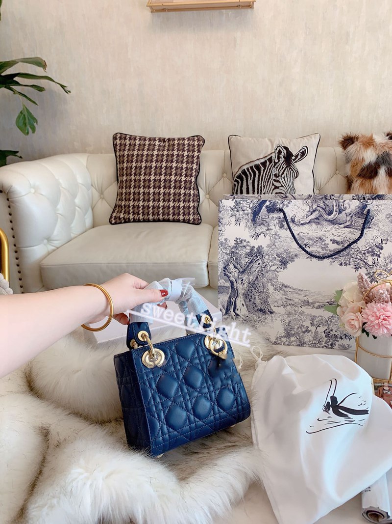 2021 top Popular design luxury handbags wallets ladies shoulder bags leather and fabric cross-border saddle handbags high-quality bags clutc, Black
2021 top Popular design luxury handbags wallets ladies shoulder bags leather and fabric cross-border saddle handbags high-quality bags clutc, Black