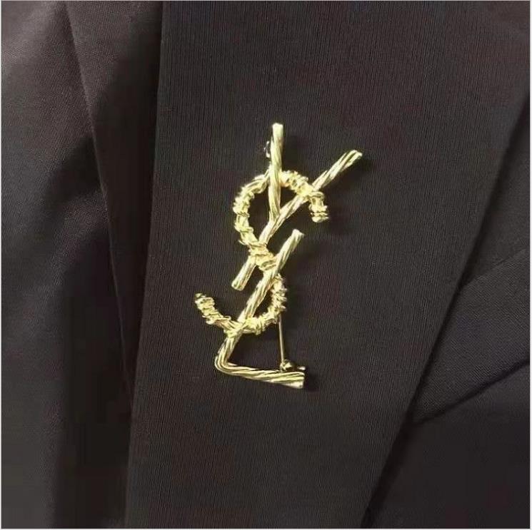 New European and American Brass coat Brooch women's fashion temperament pin simple personalized Brooch accessories, Gray
New European and American Brass coat Brooch women's fashion temperament pin simple personalized Brooch accessories, Gray